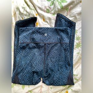 Lululemon Cropped Run Blue & Black Mesh Leggings